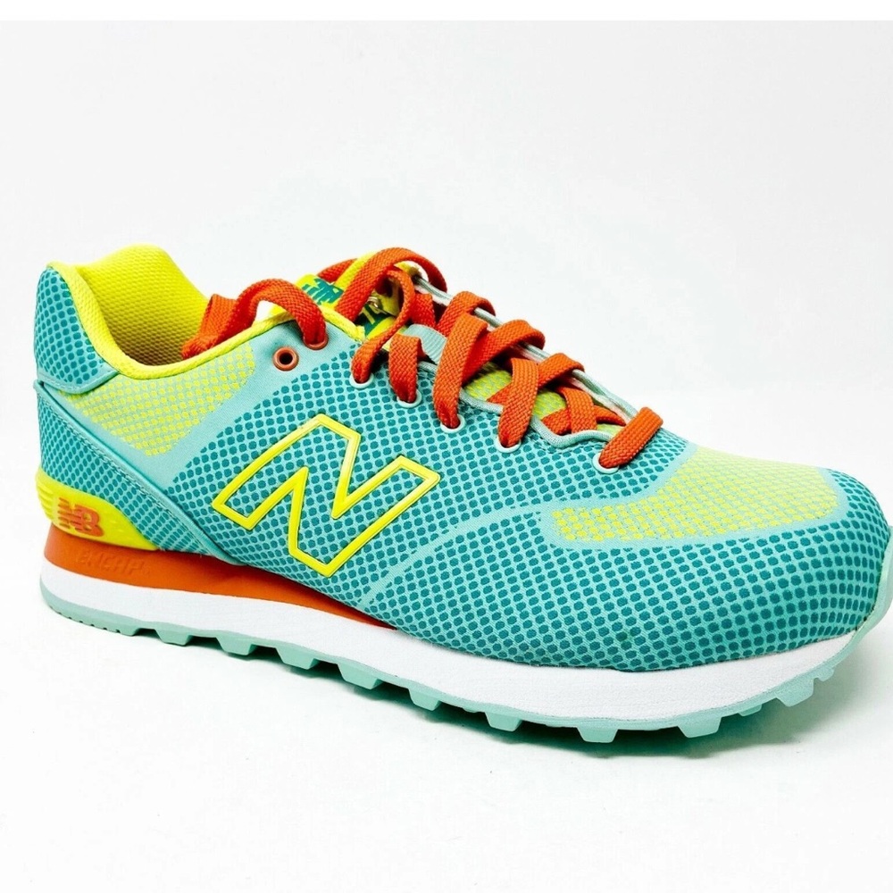 New Balance Green and Orange
Sneakers with Mesh Design
Women 8.5